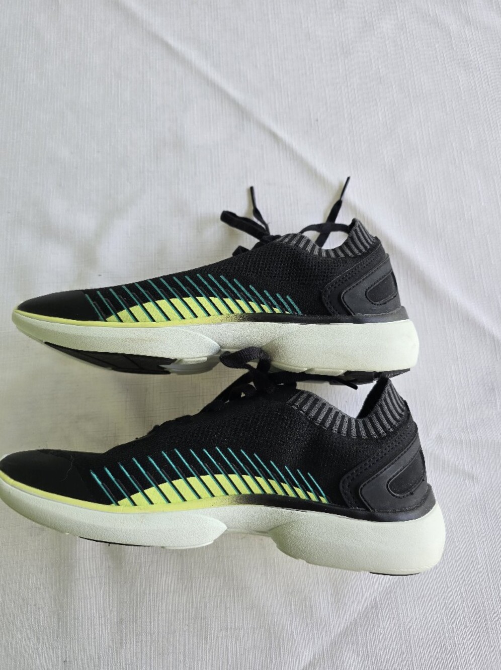 Vionic Embolden Black Slip-On Athletic Sneakers with Neon Green Accents 7.5